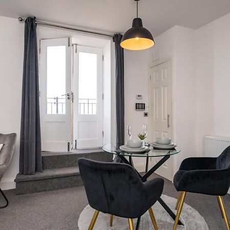 The Croston Balcony Apartment- Morecambe Central Promenade, Beach Front And Sea Views Zewnętrze zdjęcie
