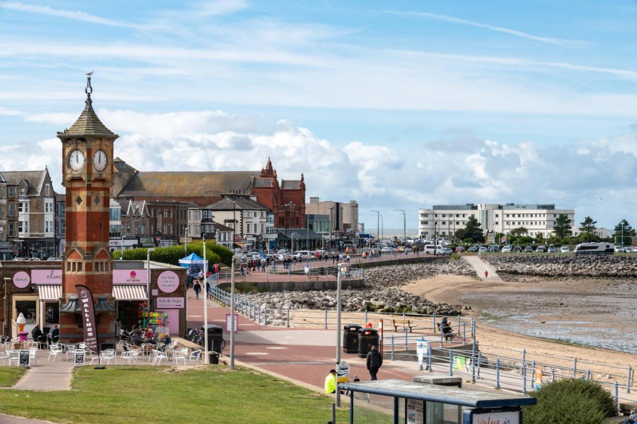 The Croston Balcony Apartment- Morecambe Central Promenade, Beach Front And Sea Views Zewnętrze zdjęcie