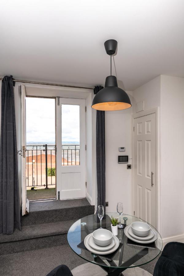 The Croston Balcony Apartment- Morecambe Central Promenade, Beach Front And Sea Views Zewnętrze zdjęcie